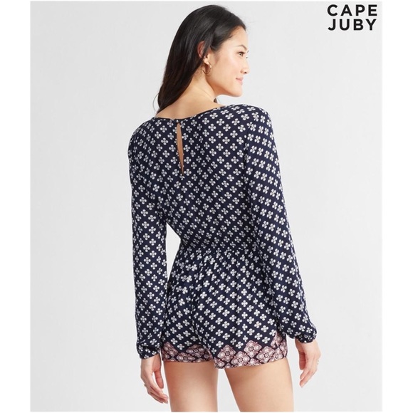 Cape Juby | Floral Printed Long Sleeve Romper - Picture 2 of 8